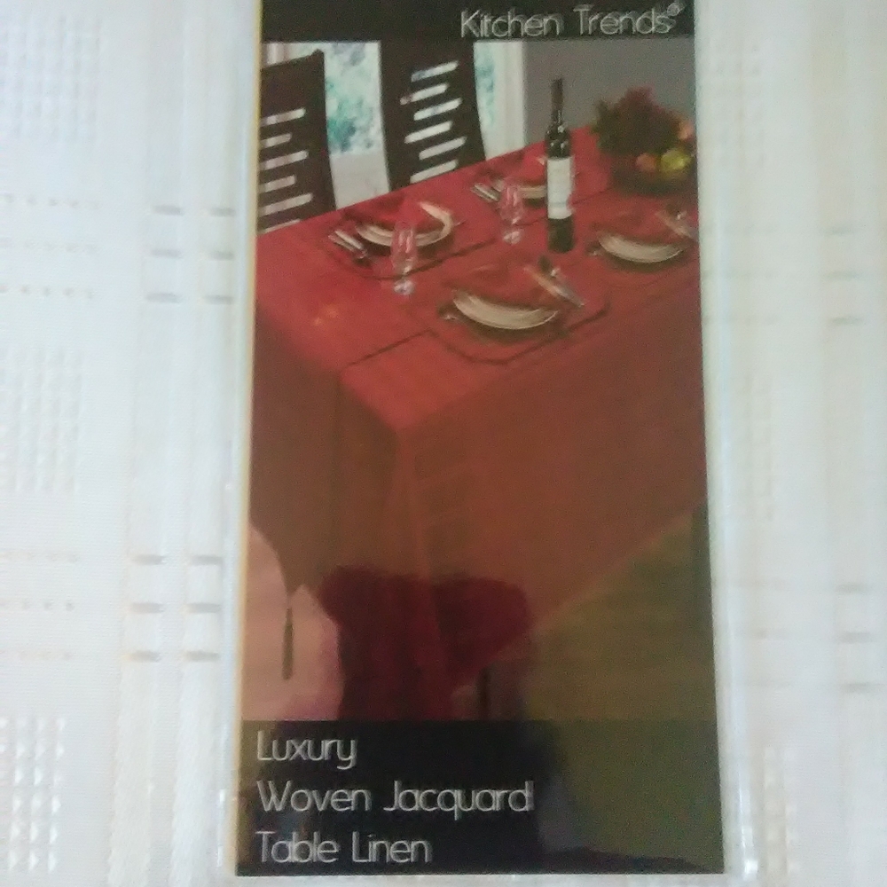 Hampton Table Cloth 52 X 52 NWT
